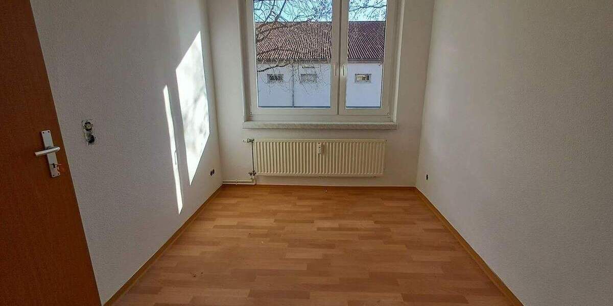 Etagenwohnung Merseburg - 4 Zimmer, 73 m&sup2;, 476&euro; | Angebot:25938748