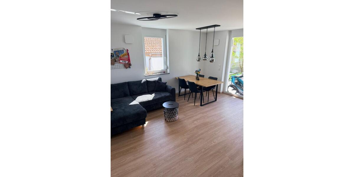 Erdgeschoßwohnung Altenstadt an der Waldnaab - 3 Zimmer, 72 m&sup2;, 990&euro; | Angebot:26350205