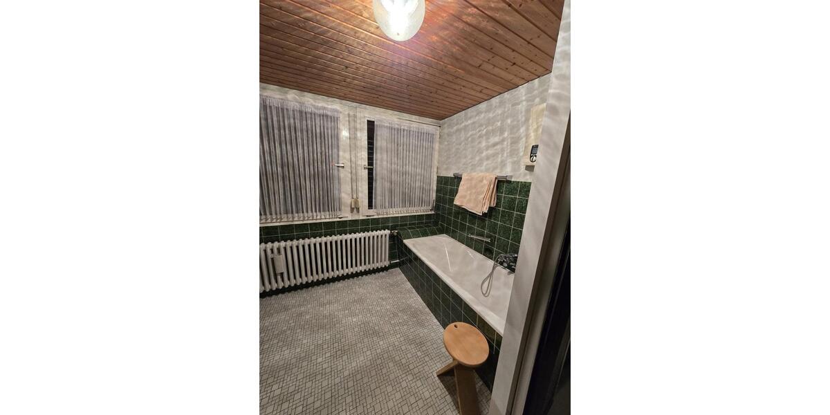 Wohnen auf Zeit Erkrath - 14 Zimmer, 200 m&sup2;, 600&euro; | Angebot:25550416