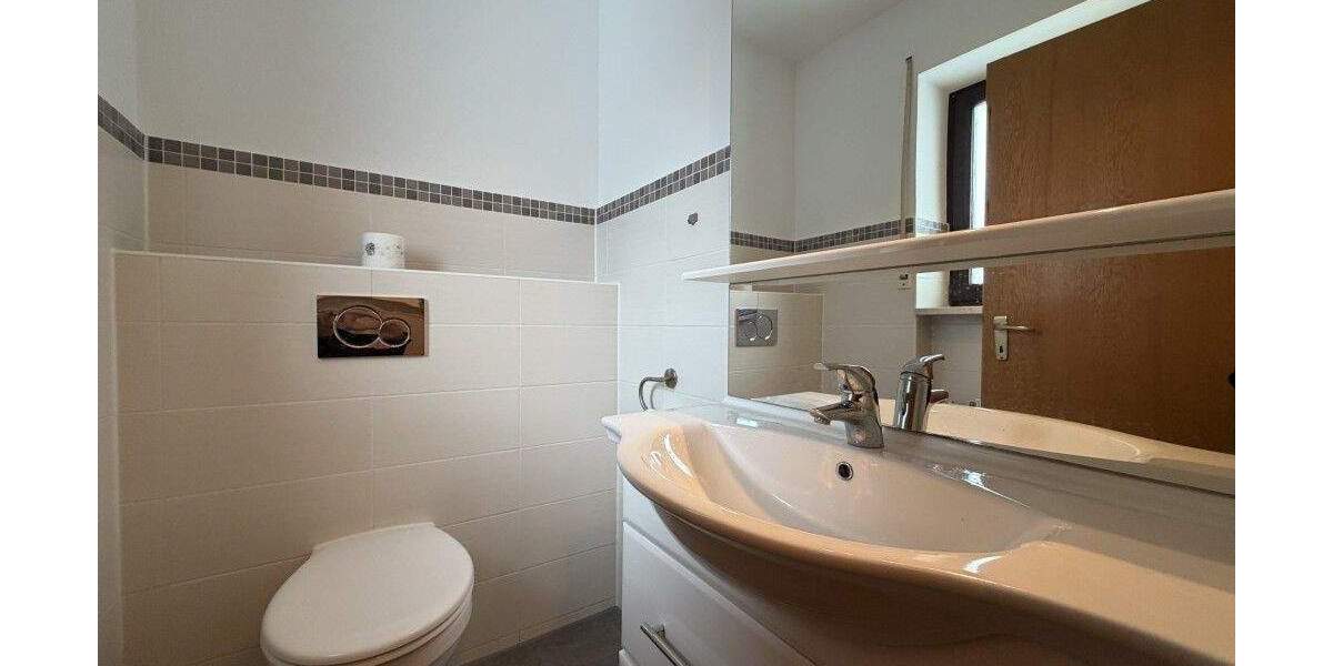 Reihenmittelhaus Uttenreuth - 8 Zimmer, 148 m&sup2;, 1.800&euro; | Angebot:24808672