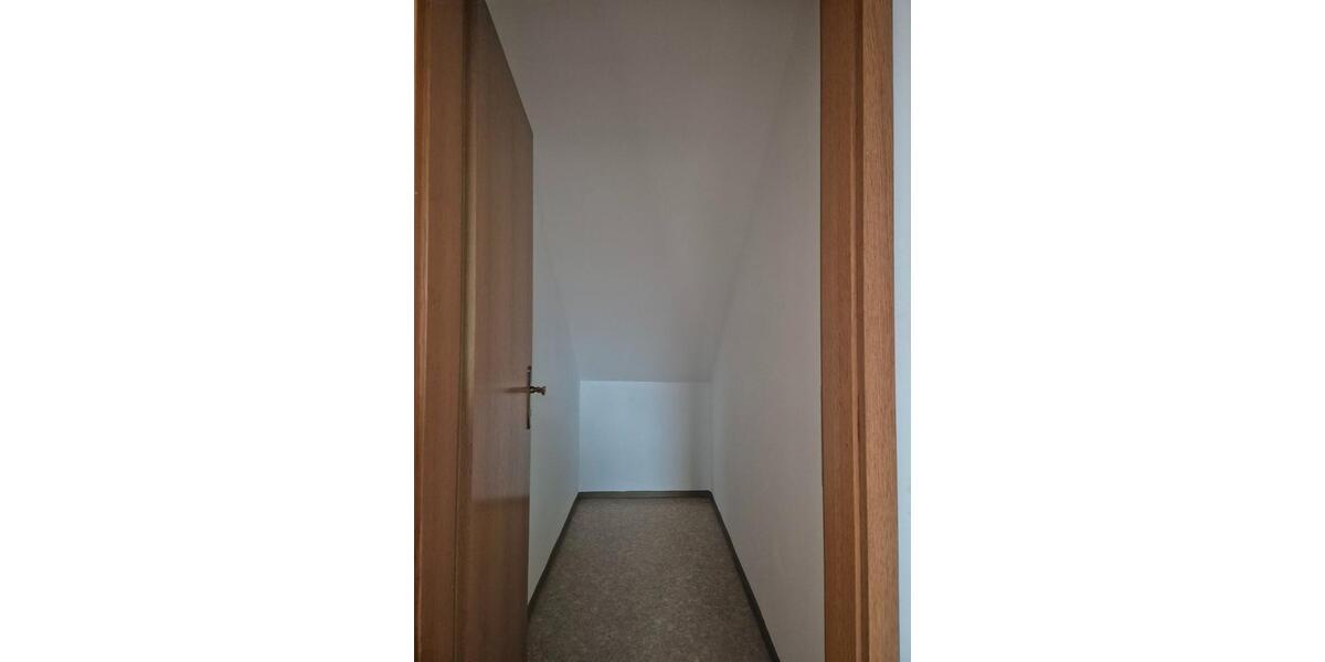 Dachgeschoßwohnung Ebensfeld - 2 Zimmer, 45 m&sup2;, 350&euro; | Angebot:26253181