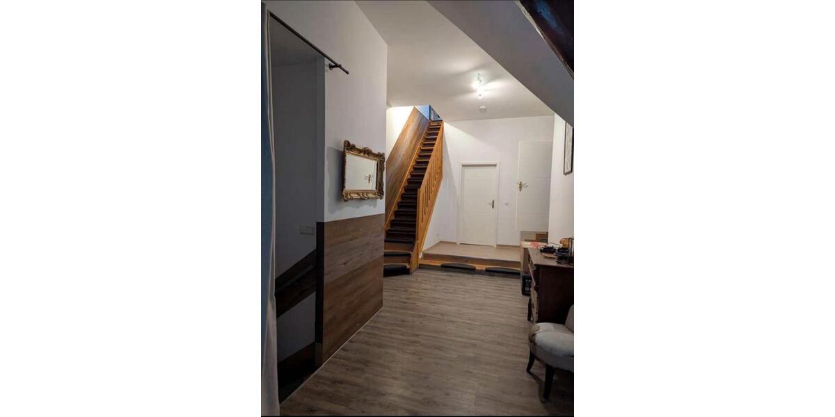 Maisonettenwohnung Uetze - 6 Zimmer, 174 m&sup2;, 1.180&euro; | Angebot:25988542