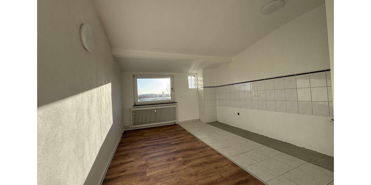 Dachgeschoßwohnung Wilhelmshaven - 3.5 Zimmer, 105 m&sup2;, 650&euro; | Angebot:24676273