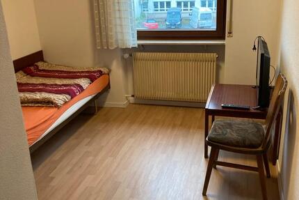 Einzelzimmer mit eigenem Bad WC und Gemeinschaftsküche zimmer