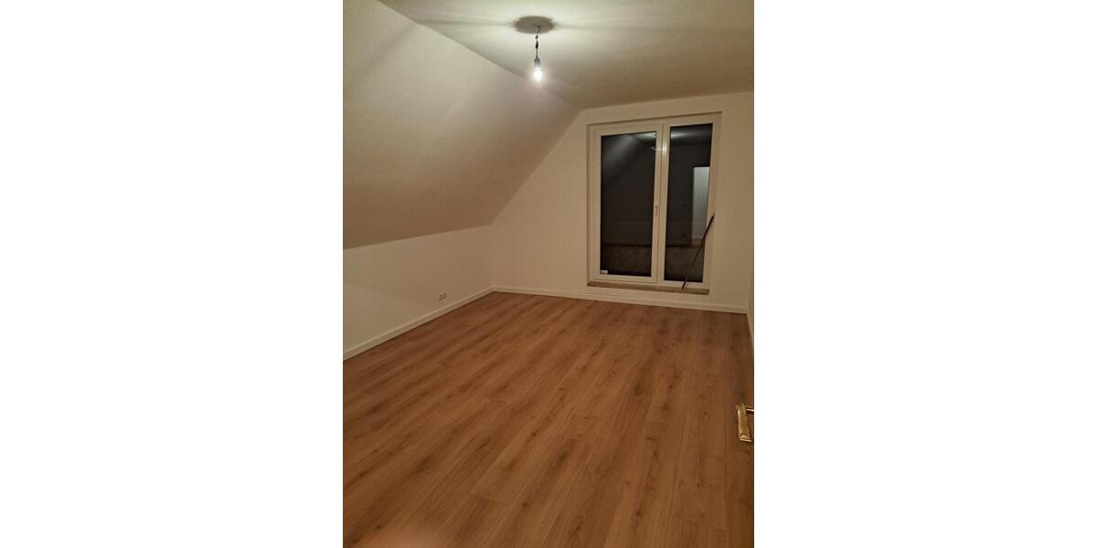Dachgeschoßwohnung Stapelfeld - 3 Zimmer, 97 m&sup2;, 1.880&euro; | Angebot:25307683