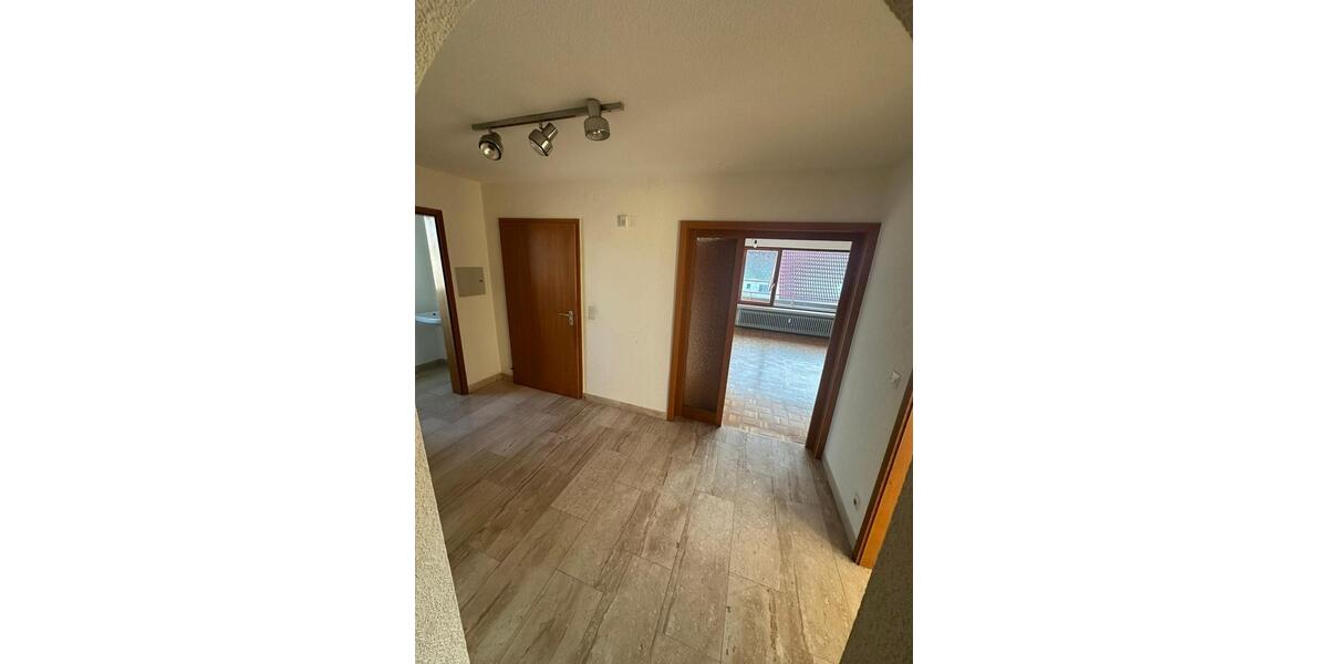 Freundliche 3-Zimmer-Wohnung mit Balkon und Garage in Westhausen 3 zimmer