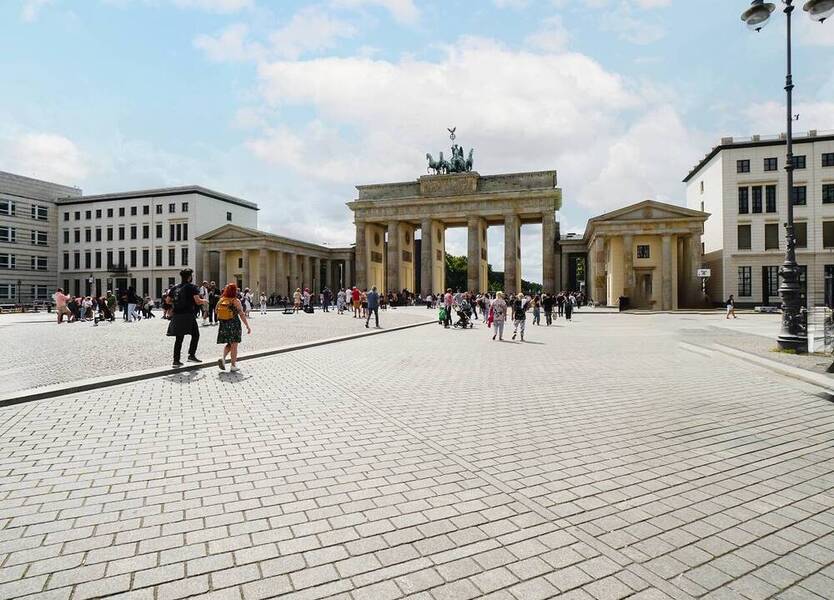 Teilgewerbliche Nutzung möglich: Ruhiges Wohnen an Berlins renommiertester Adresse - Pariser Platz