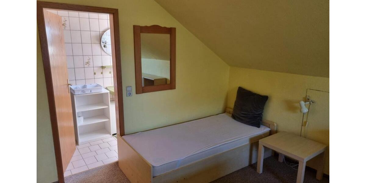 Dachgeschoßwohnung Illertissen - 1 Zimmer, 21 m&sup2;, 260&euro; | Angebot:24713556