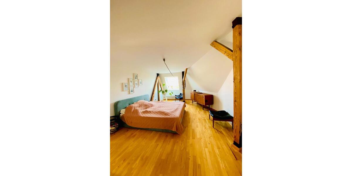 Dachgeschoßwohnung Berlin Steglitz-Zehlendorf - 4 Zimmer, 175 m&sup2;, 2.932&euro; | Angebot:26021211