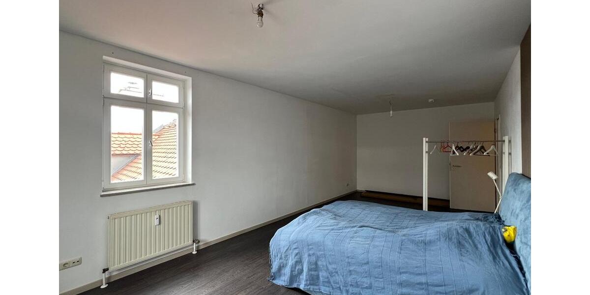 Etagenwohnung Tirschenreuth - 3 Zimmer, 130 m&sup2;, 910&euro; | Angebot:26056577