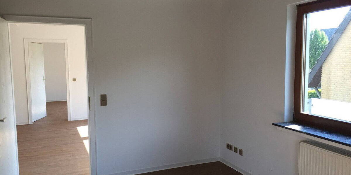 Etagenwohnung Bielefeld Jöllenbeck - 4 Zimmer, 100 m&sup2;, 900&euro; | Angebot:26128045