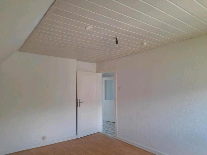 Schön gemütliche Dachgeschoßwohnung mit Blick ins Grüne
