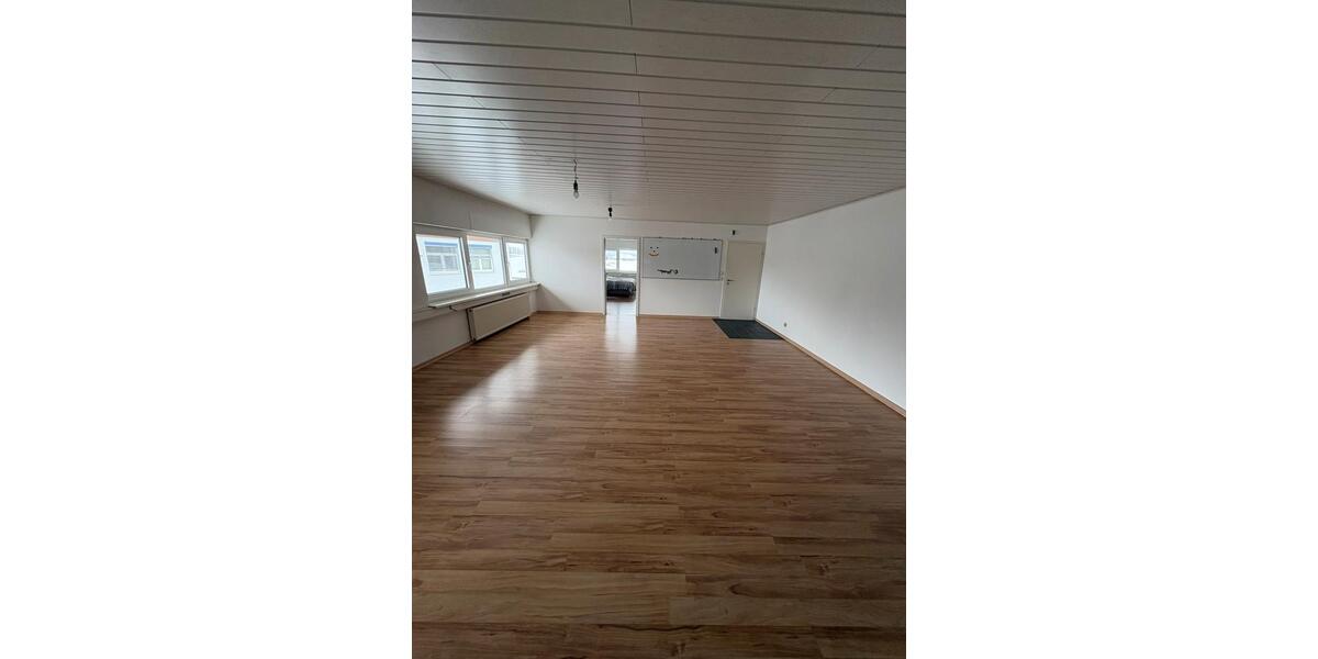 Gewerbehalle + 2 Wohnungen zimmer