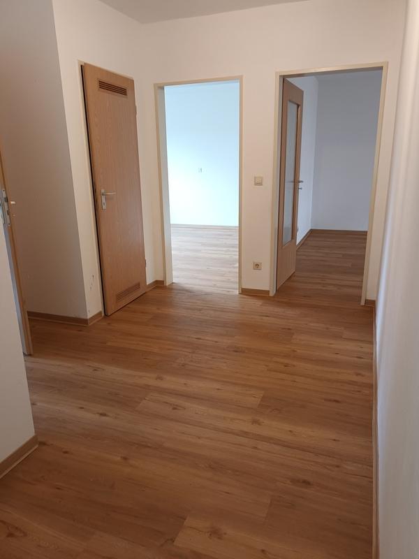 Tolle 2-Zimmer-Wohnung mit großem Wohnzimmer und Tageslicht-Duschbad zimmer