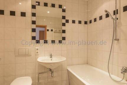 2 Zimmer plus ArbeitsZimmer - 2.OG mit Balkon - modernes BadeZimmer - zur Miete in Plauen