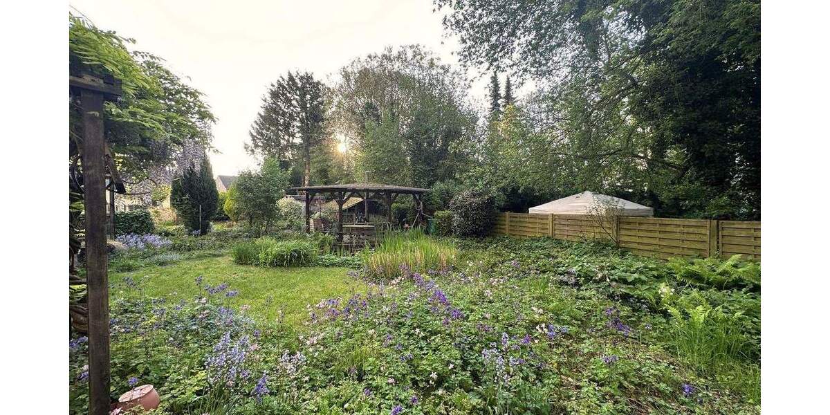 Sanierte Altbau-Wohnung im EG mit Garten ? Besichtigung am 24. Januar 3 zimmer