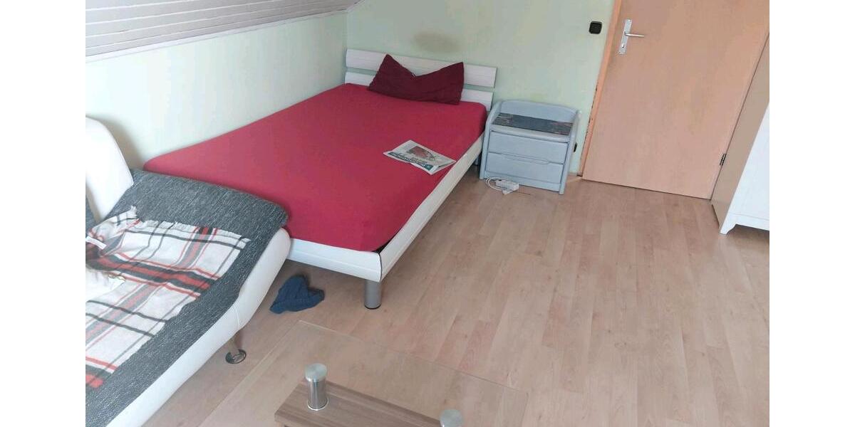 Dachgeschoßwohnung Neutraubling - 1 Zimmer, 25 m&sup2;, 450&euro; | Angebot:26196386