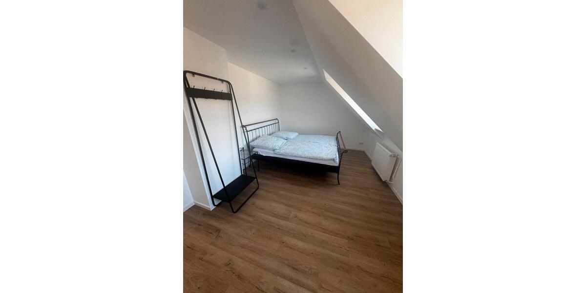 Moderne Dachgeschosswohnung im Duisburger Süden zimmer
