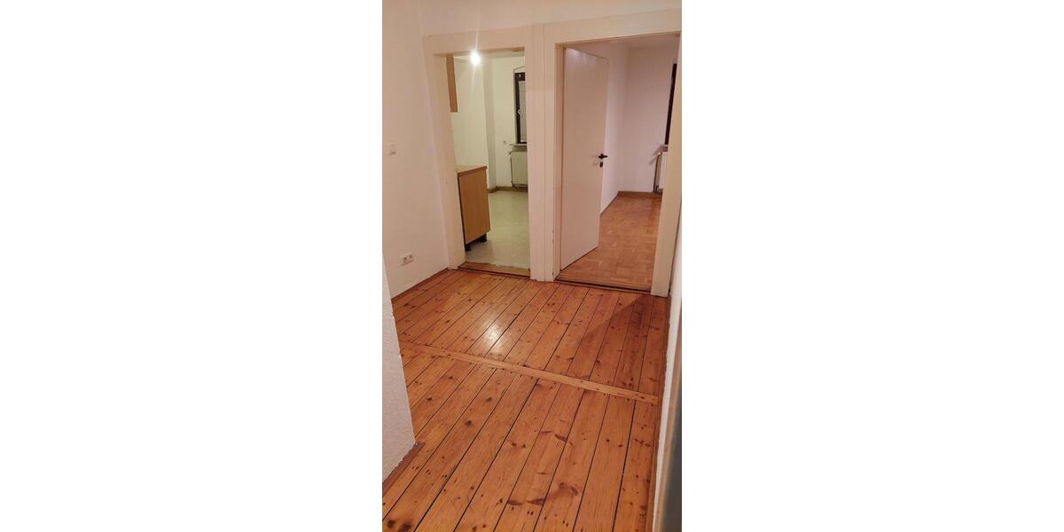 2,5-Zi.-DG-Whg., 52,5 m², Küche vorh., Bad m.Dusche, b.Eisstadion 2 zimmer