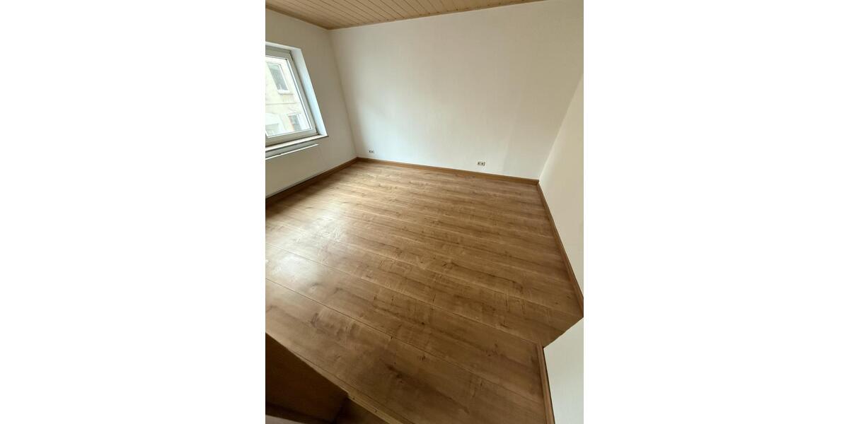 Etagenwohnung Meerane - 5 Zimmer, 98 m&sup2;, 720&euro; | Angebot:24407775