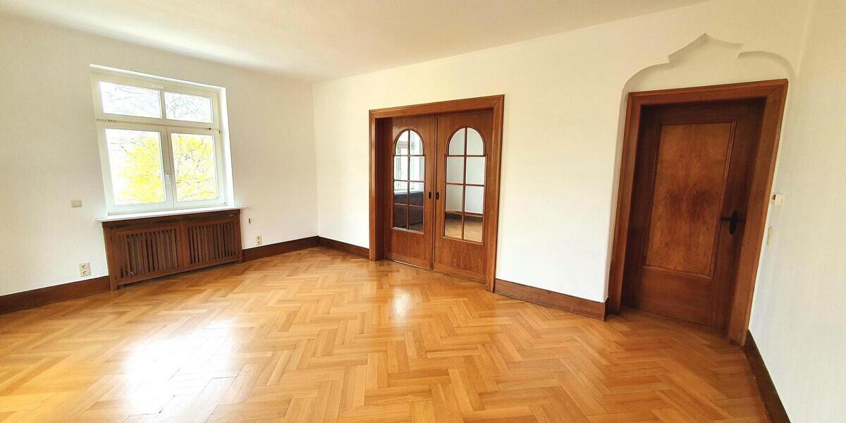 Exklusive 5-Zimmer-Wohnung in schöner Villa. Mit eigenem Gartenbereich. 5 zimmer