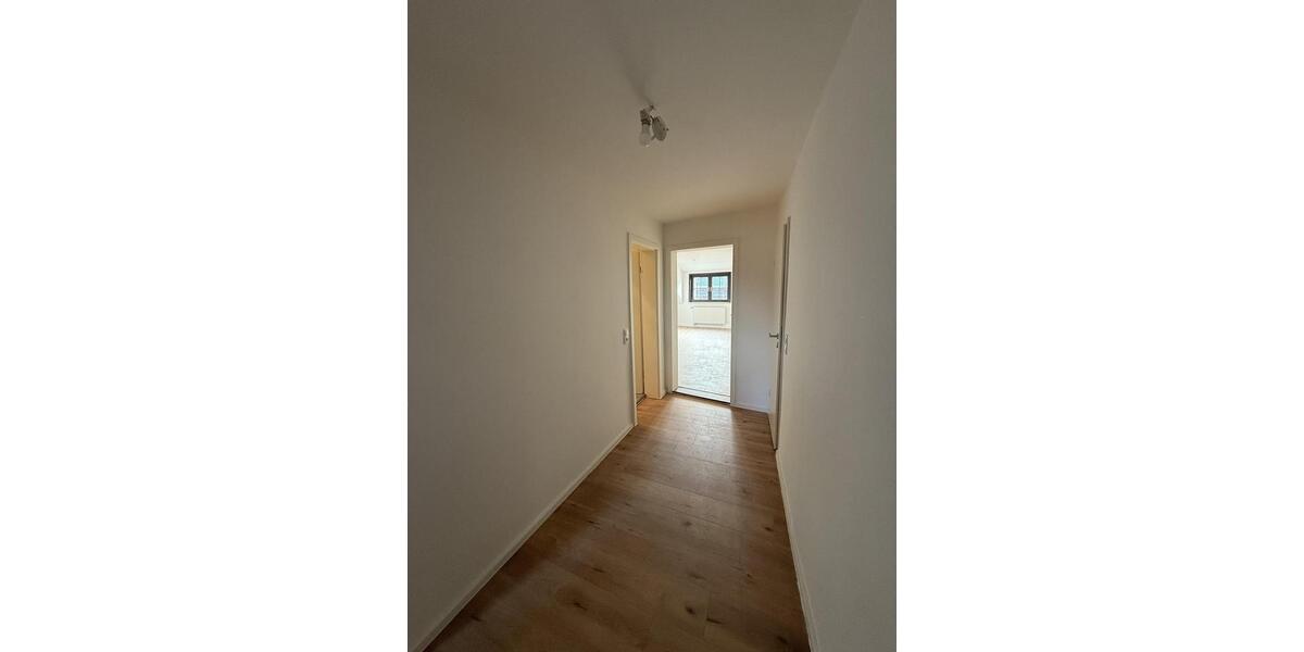Dachgeschoßwohnung Kahla - 2.5 Zimmer, 68 m&sup2;, 650&euro; | Angebot:26475200