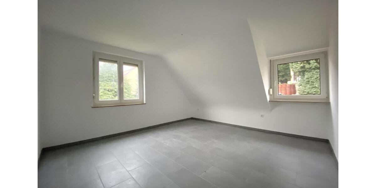 Dachgeschoßwohnung Esslingen am Neckar Hegensberg - 3 Zimmer, 75 m&sup2;, 1.310&euro; | Angebot:24694255