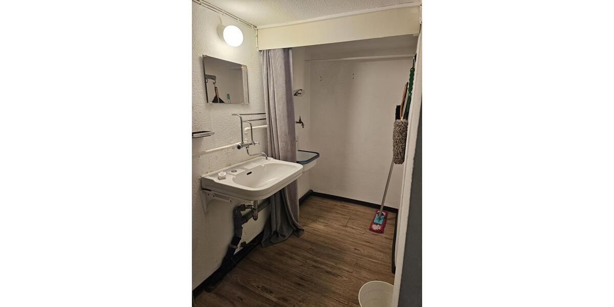 Lagerhalle mit Büro Geislingen-Binsdorf zu vermieten (70+76m²) zimmer