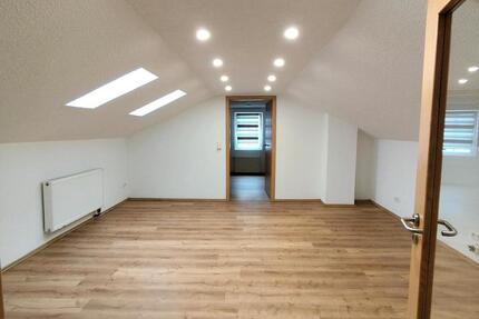 Zweizimmer Wohnung DG frisch renoviert Aistaig 2 zimmer