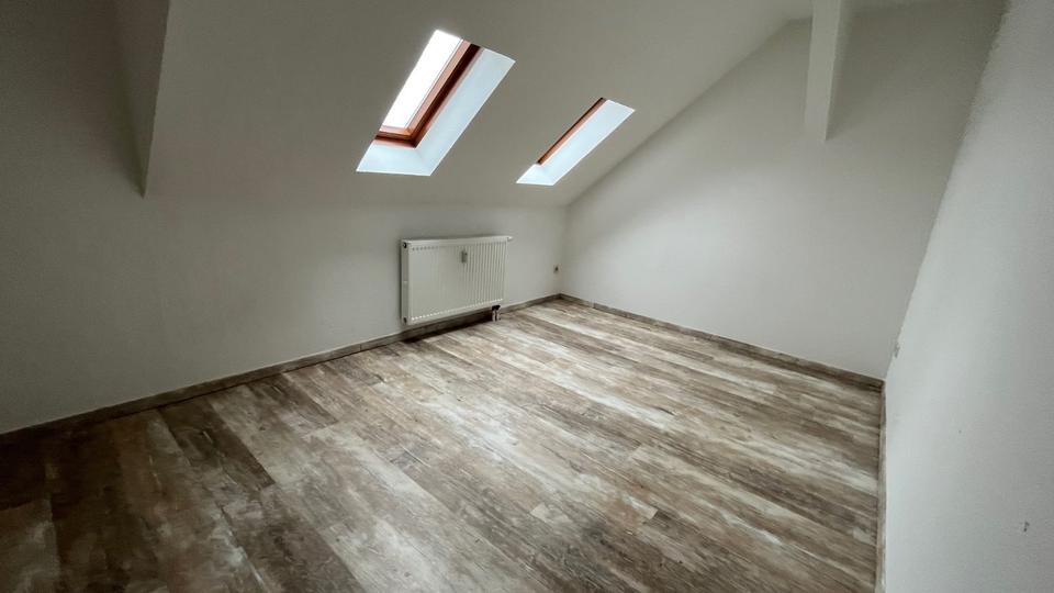 Dachgeschoßwohnung Werdau - 4 Zimmer, 80 m&sup2;, 500&euro; | Angebot:23808651