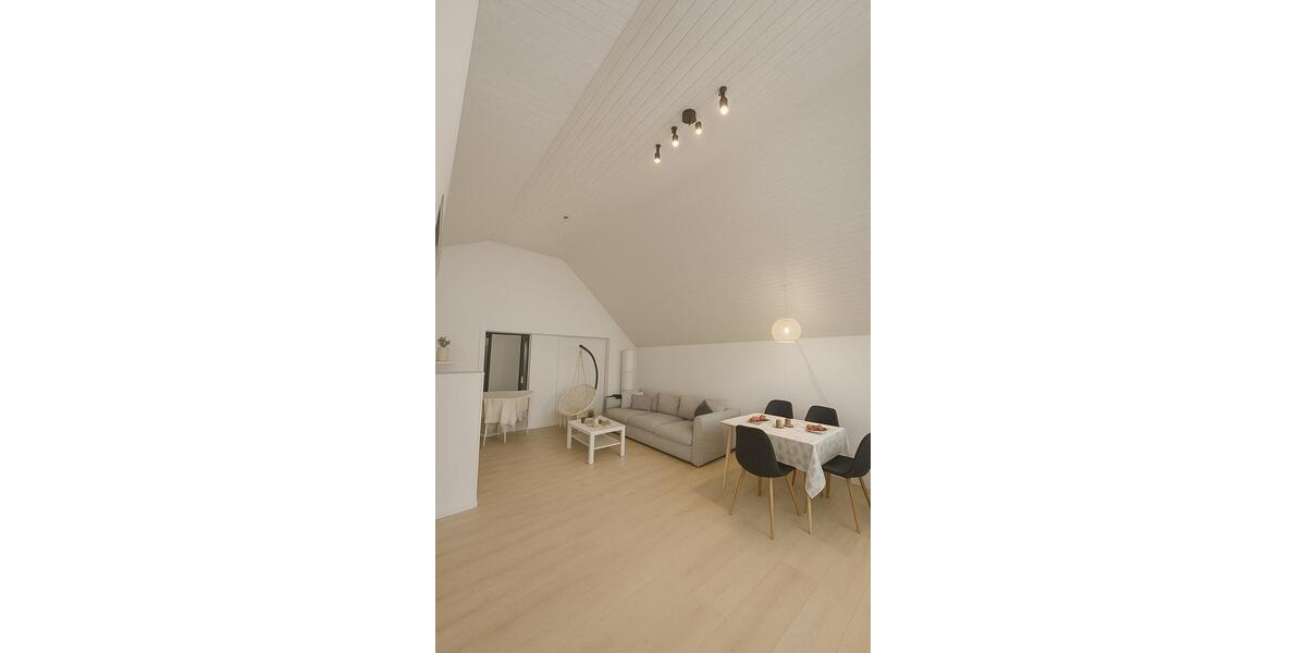 teilmöblierte, charmante Dachgeschosswohnung mit großer Terrasse 3 zimmer