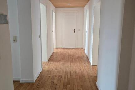 Zentral gelegene 4-Zimmer-Wohnung in SB St. Johann-sofort frei 4 zimmer