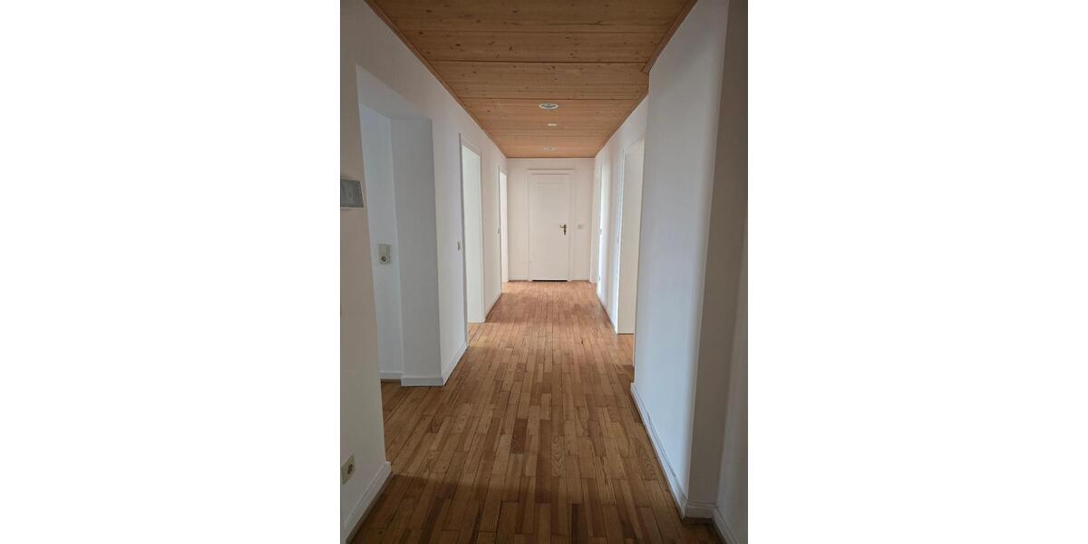 Zentral gelegene 4-Zimmer-Wohnung in SB St. Johann-sofort frei 4 zimmer