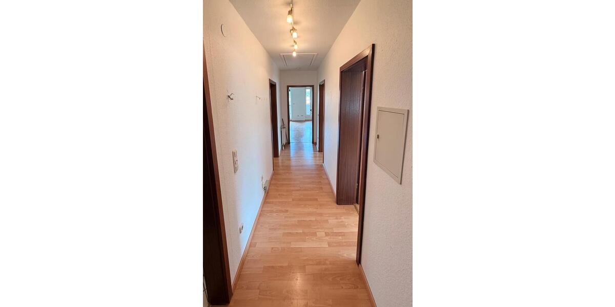 Dachgeschoßwohnung Lembruch - 5 Zimmer, 120 m&sup2;, 1.250&euro; | Angebot:26581880