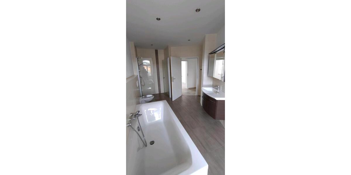 4-Raum- Wohnung 118 qm in 09380 Thalheim , 1. OG 4 zimmer