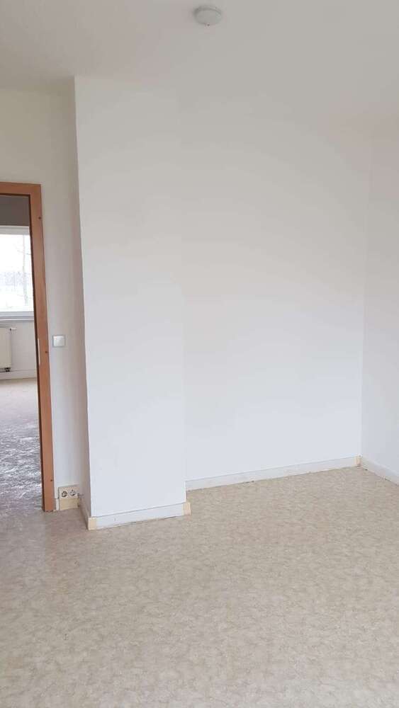Für den gehobenen Anspruch -frisch renoviert. Gut geschnittene 4 Zimmer mit Balkon und Einbauküche!