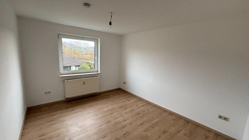 Erdgeschoßwohnung Eschershausen - 4 Zimmer, 94 m&sup2;, 570&euro; | Angebot:24312510