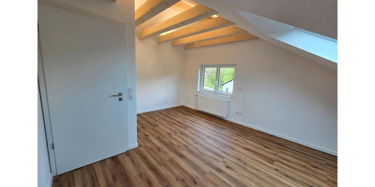 Dachgeschoßwohnung Langgöns - 3 Zimmer, 80 m&sup2;, 1.100&euro; | Angebot:26192160