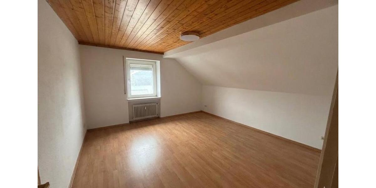 Dachgeschoßwohnung Daun - 3 Zimmer, 90 m&sup2;, 1.000&euro; | Angebot:25856142