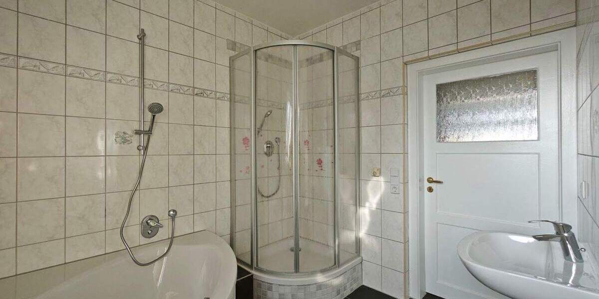 @ Sofort einziehen! Sanierte 4-Zimmer-Wohnung @ 4 zimmer