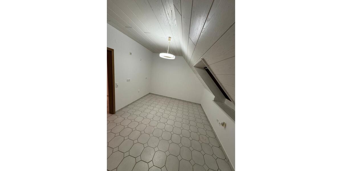 Dachgeschoßwohnung Preußisch Oldendorf - 2 Zimmer, 75 m&sup2;, 470&euro; | Angebot:25256413