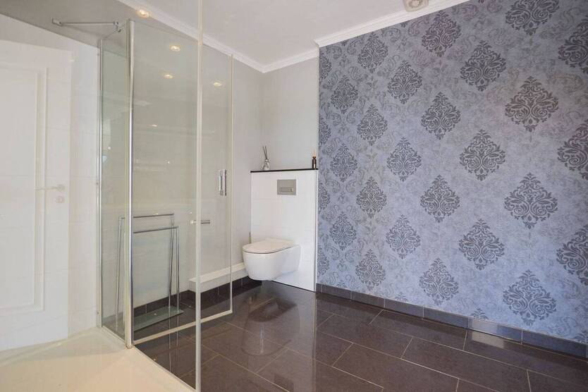 Randgebiet Düsseldorf: Wunderschöne 2,5 Zimmer-Penthousewohnung mit umlaufender Dachterrasse! 2 zimmer