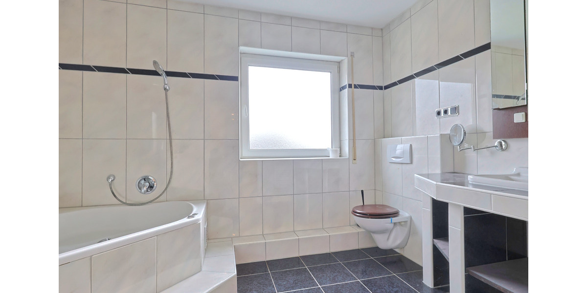 Maisonettenwohnung Wiehl - 5 Zimmer, 171 m&sup2;, 1.250&euro; | Angebot:24705613