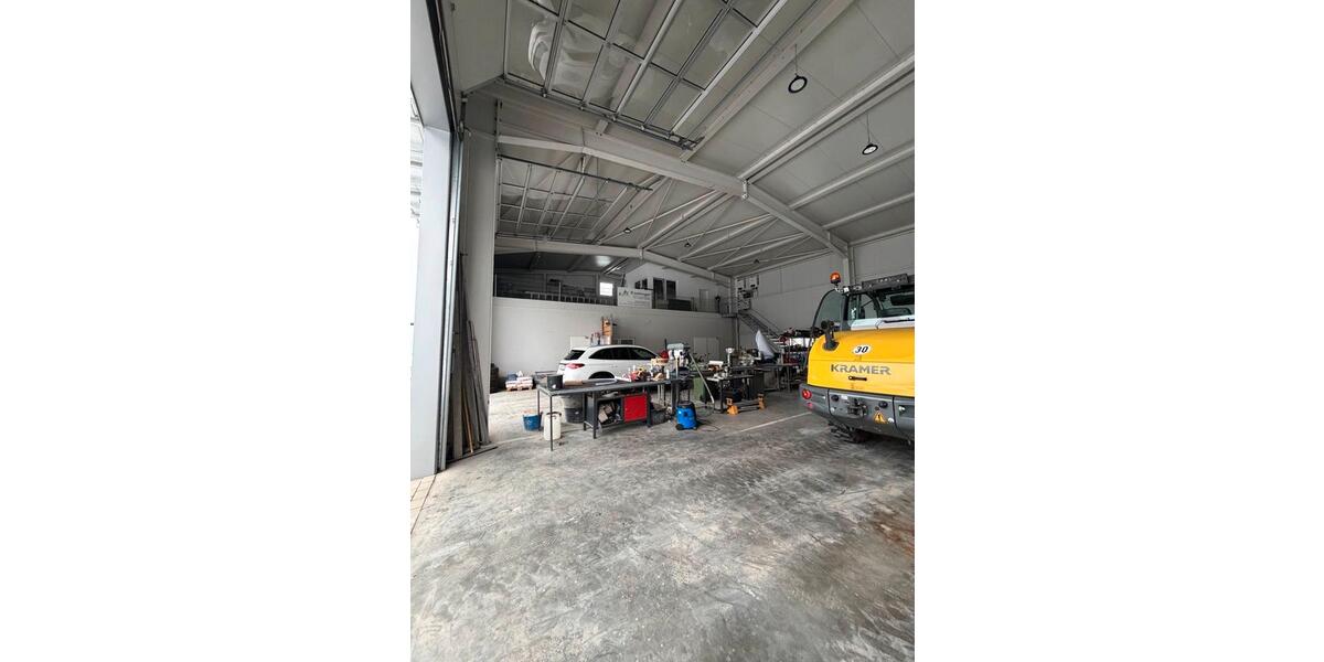 Moderne Gewerbehallenteil mit Top-Anbindung – 105 m² zimmer