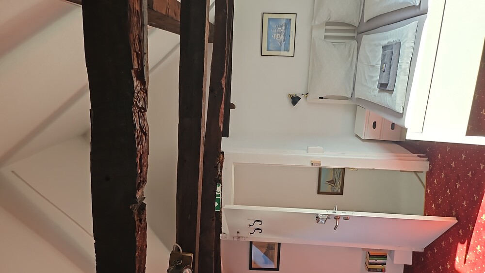 Denkmalgeschütze Dachgeschosswohnung - Zimmer Solingen Central | Angebot:27473657