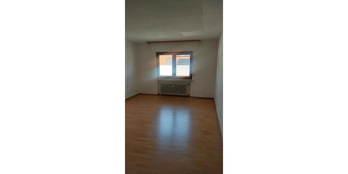 Etagenwohnung Neulußheim - 4 Zimmer, 100 m&sup2;, 1.385&euro; | Angebot:26045304