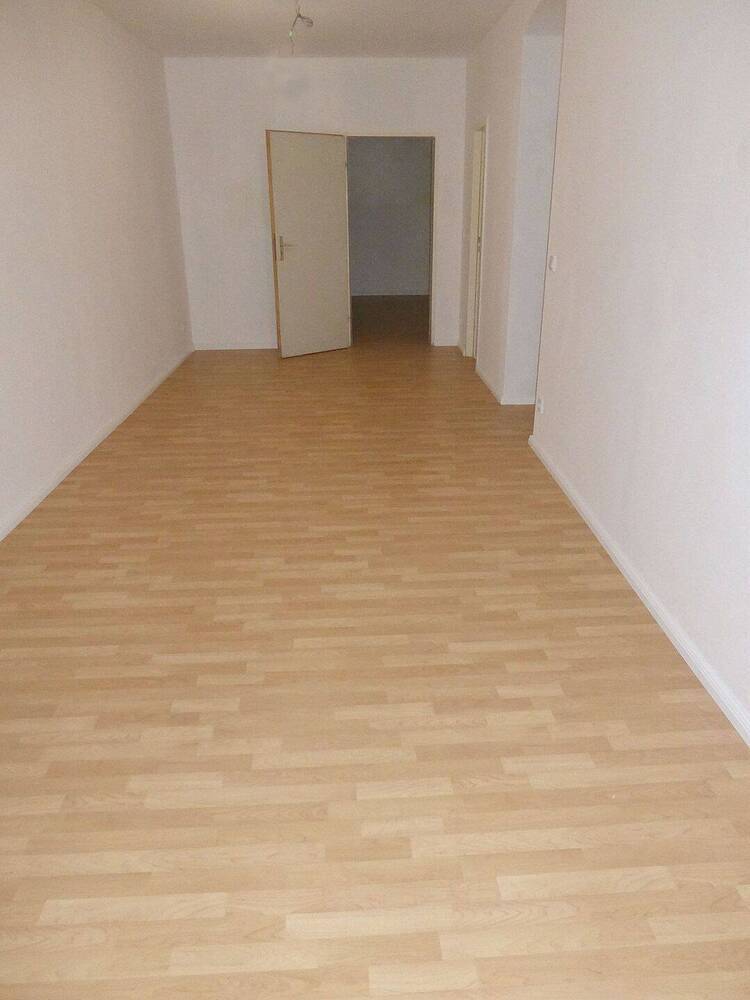 Hessenallee – SOUTERRAIN-Wohnung – großzügiger Grundriss – 2 Zimmer