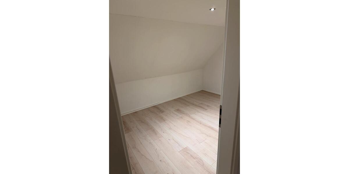 Dachgeschoßwohnung Uder - 3 Zimmer, 85 m&sup2;, 800&euro; | Angebot:24476775