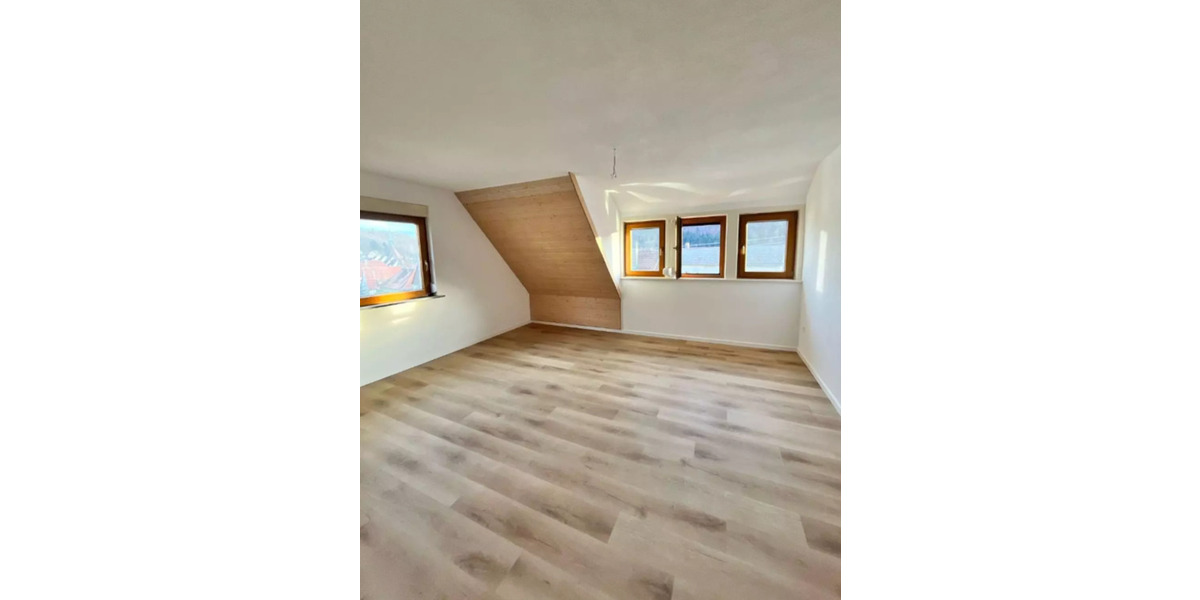 Dachgeschoßwohnung Albstadt - 3 Zimmer, 72 m&sup2;, 700&euro; | Angebot:23183921
