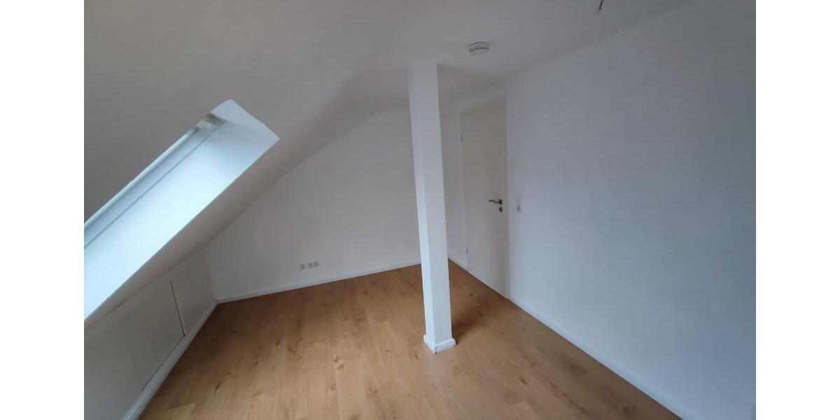 Dachgeschoßwohnung Seesen - 4 Zimmer, 105 m&sup2;, 680&euro; | Angebot:22396212